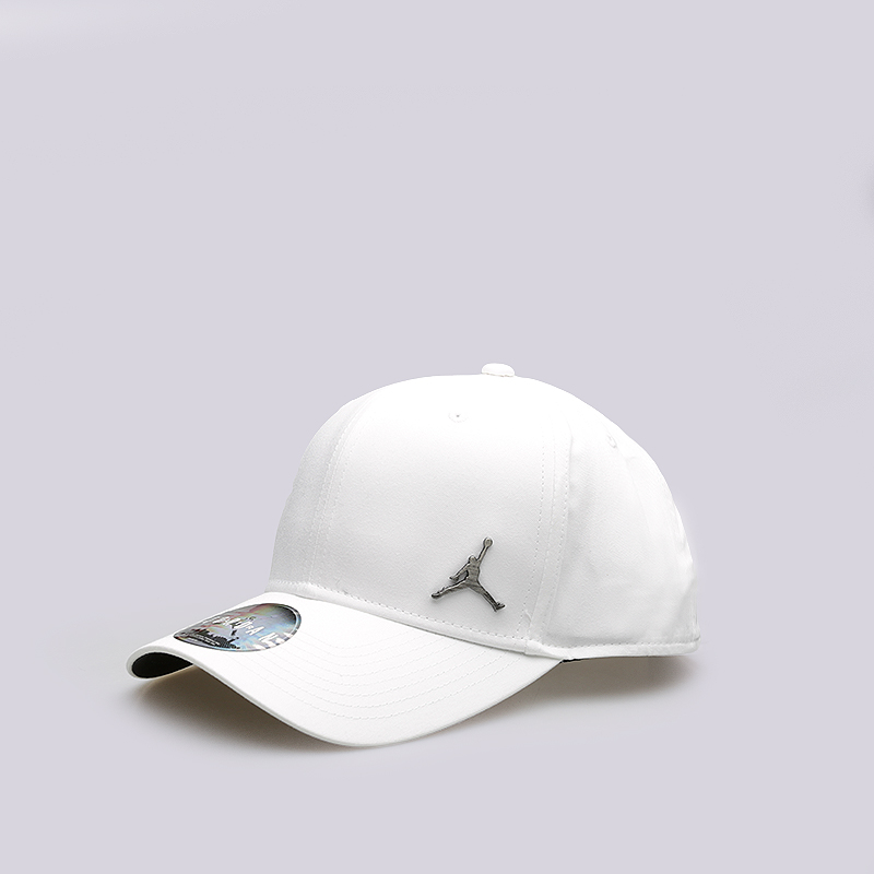  белая кепка Jordan Classic 99 Metal Jumpman 899657-100 - цена, описание, фото 2